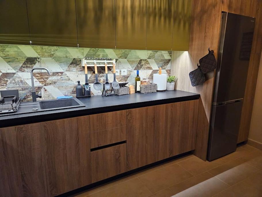 Ellis Apartment Athena Bagian luar foto